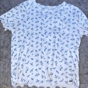 Hollister Flower Lettuce Edged top